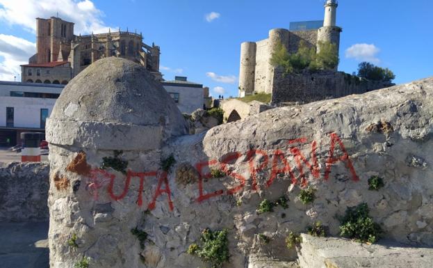 Detenidos dos jóvenes por hacer pintadas de enaltecimiento del terrorismo en Castro Urdiales