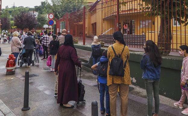 Torrelavega pone en marcha una nueva línea de trasporte escolar para tres institutos