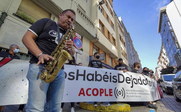 Protesta de las empresas de eventos en Cantabria que piden ayuda porque están «al borde de la ruina»
