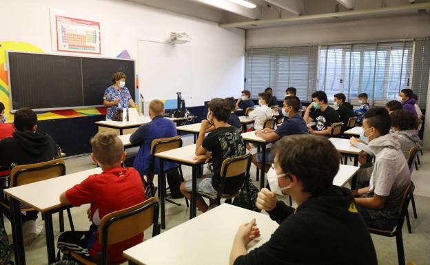 Italia permite que los profesores más vulnerables no vuelvan a clase