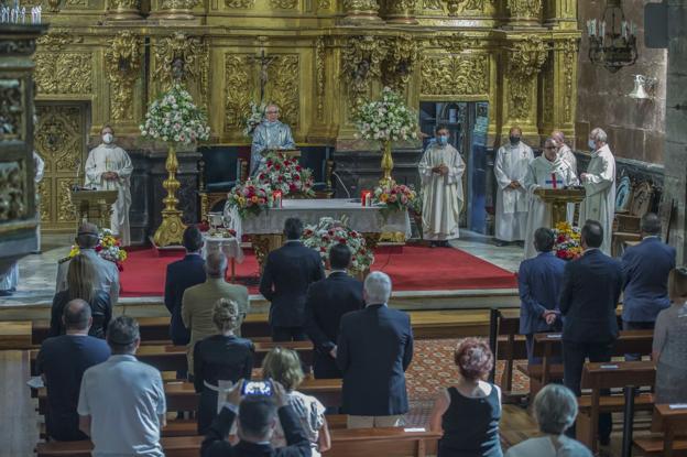 El obispo reclama apoyo a los débiles para que la crisis sanitaria no sea también humanitaria