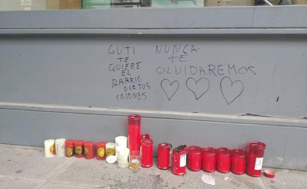 Encuentran en un cajero de la calle Alta el cadáver de «un chico de barrio sin suerte», para los que lo conocían