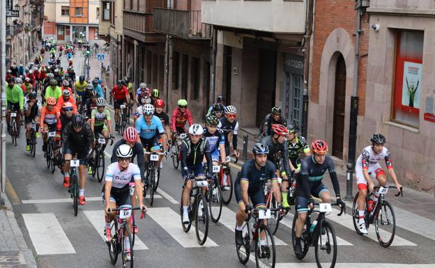 Manuel Edesa y Ziortza Villa los primeros en meta de la Lebaniega Jubilar Bike