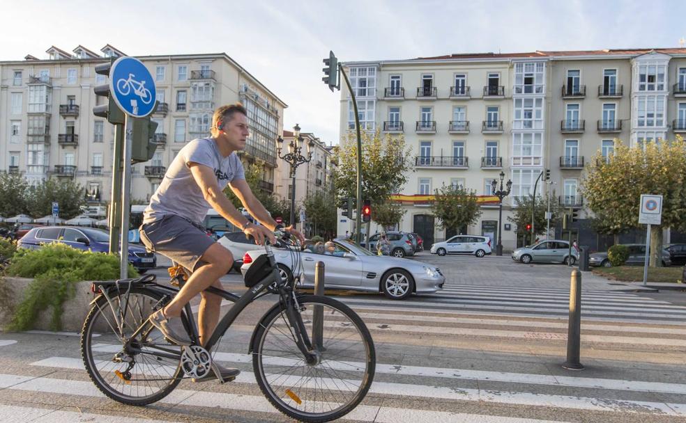 Las bicicletas rodean Santander