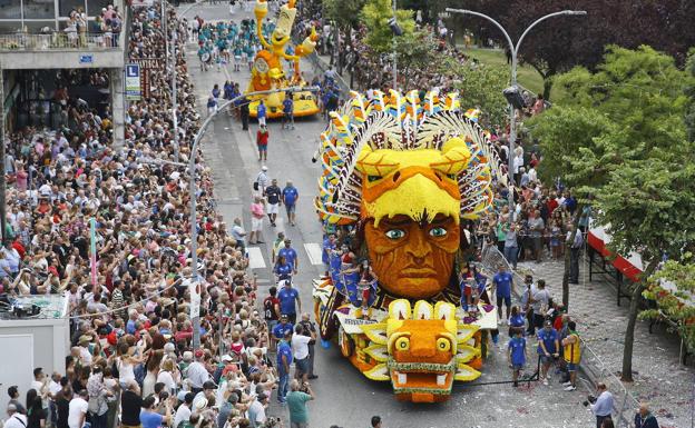 Laredo acuerda que la Batalla de Flores de 2021 se celebre el último viernes de agosto