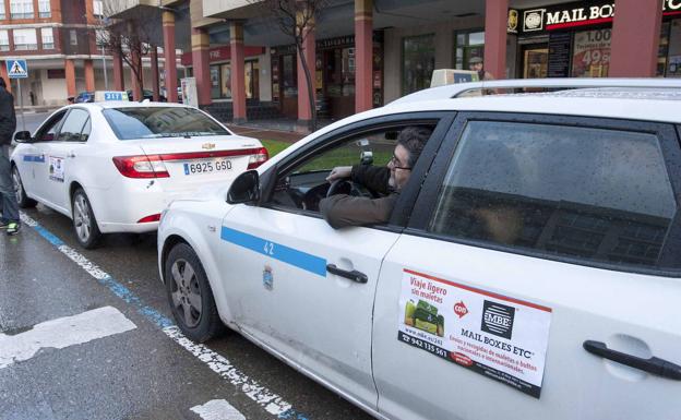 Turismo multa a Radio Taxi por ejercer de guías turísticos