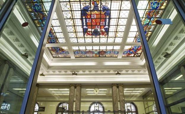 Santander sustituirá la vidriera franquista del Banco de España por un forjado