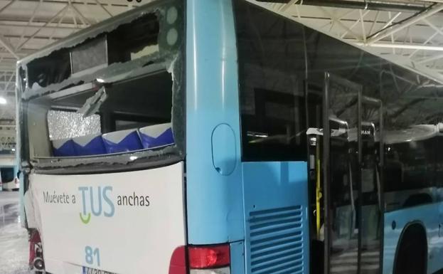 El «mal estado de las cocheras» del TUS provoca un accidente con daños a tres autobuses, denuncia el PSOE de Santander