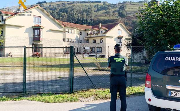 Una empleada de una residencia de Villacarriedo arranca las joyas a una de las ancianas