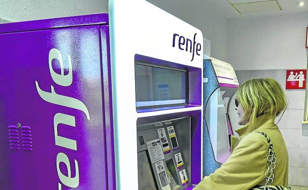 Renfe permitirá pagar con tarjeta bancaria en los tornos