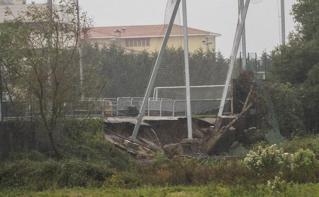 El temporal derriba parte de un muro en las instalaciones Nando Yosu