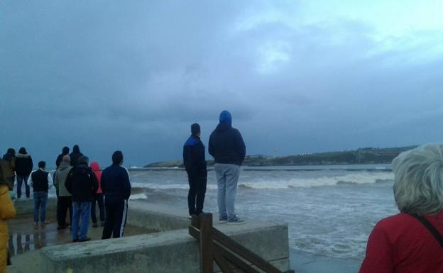 La borrasca deja vientos de casi 100 kilómetros por hora y pequeñas inundaciones en Cantabria