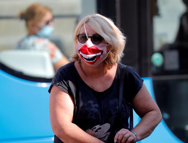 Salud Pública no se plantea prohibir las mascarillas de tela en los hospitales