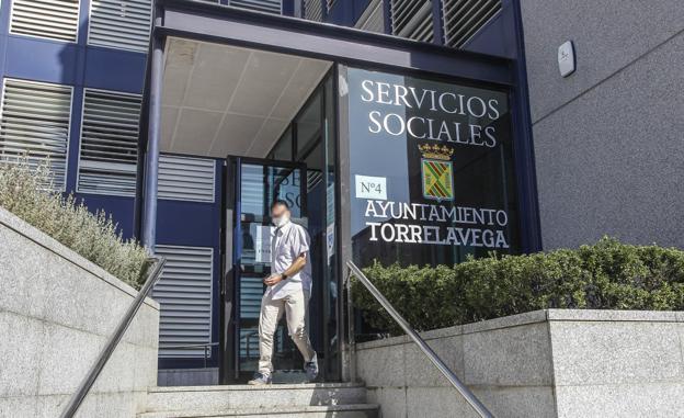 Cuatro trabajadores de Servicios Sociales acuden al juzgado para que les hagan fijos