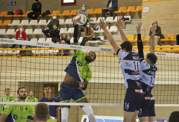 El Textil choca contra un muro en Soria en su primer partido de Superliga