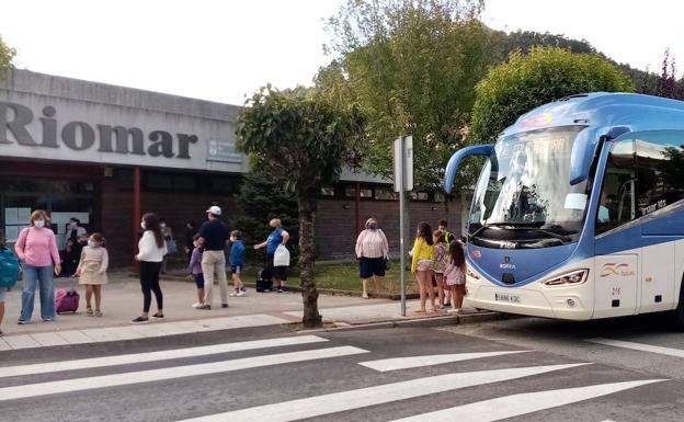 CastroVerde insta al equipo de gobierno a que aplique la Ordenanza relativa al transporte escolar