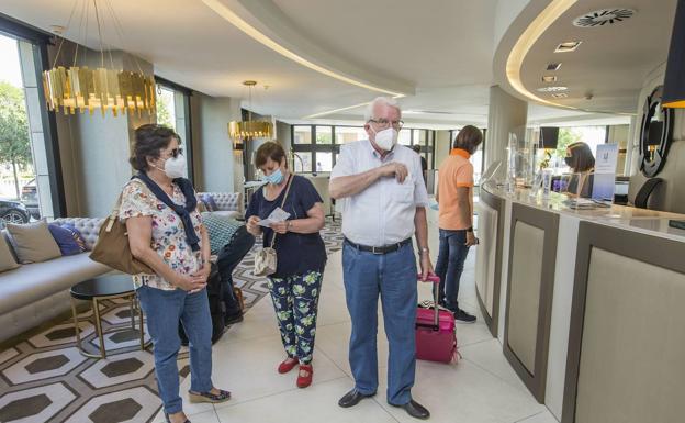 La cancelación del programa del Imserso es «un mazazo más al sector»