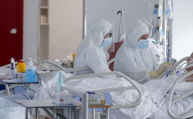 Satse exige que se pague a las enfermeras de la UCI las 200 horas que se les deben