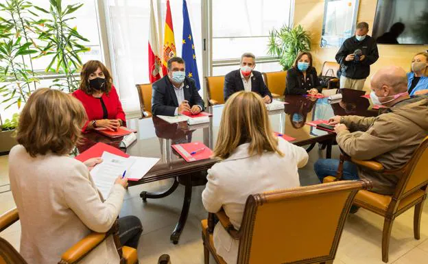 El Gobierno de Cantabria aprobará este mes una ayuda de 130.000 euros para familias vulnerables afectadas por covid-19