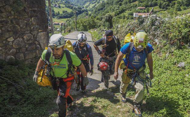 Polémica por la adjudicación del servicio de rescate en cuevas a Cruz Roja