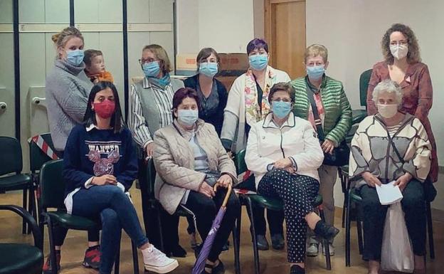 Mujeres de Villaverde participan en un taller sobre igualdad de género