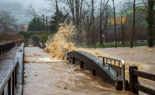 Adif ha destinado 3,5 millones a reparar los daños en varios tramos de las vías causados por las inundaciones de 2019