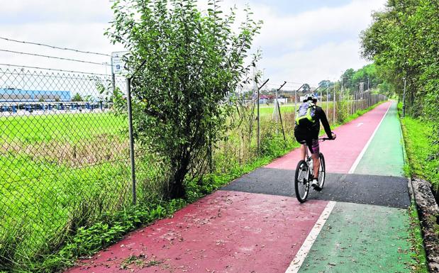 Camargo termina los trabajos de mejora en dos tramos del carril bici de Punta Parayas
