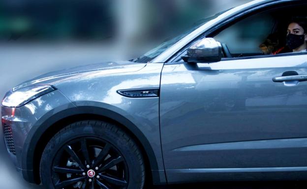 El coche de Blanca Suárez: «Cuando conduje por primera vez mi Jaguar E-Pace creo que me enamoré»