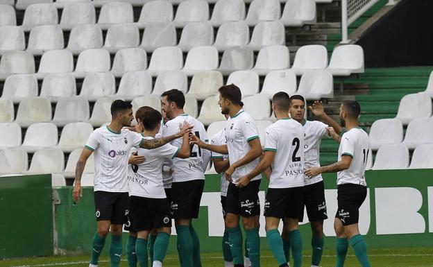 Matić entrena con sus nuevos compañeros y Balboa ya está en Santander