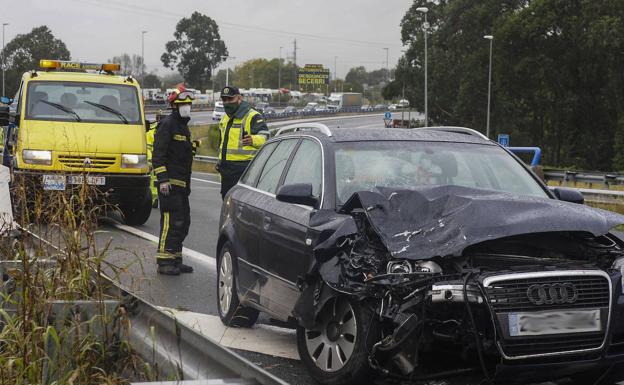 Accidente múltiple en la A-67, a la altura de la salida de Cartes