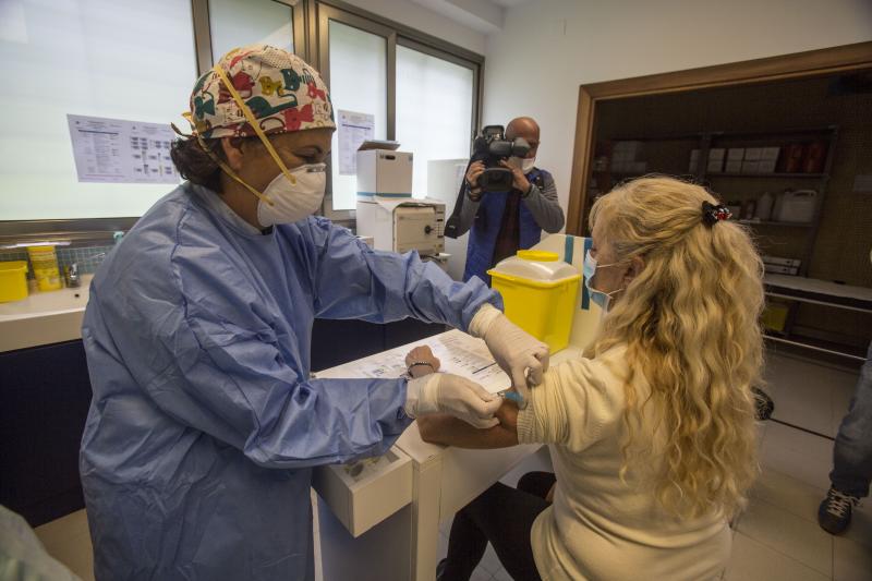 La campaña de vacunas contra la gripe arranca con la vista puesta en el covid