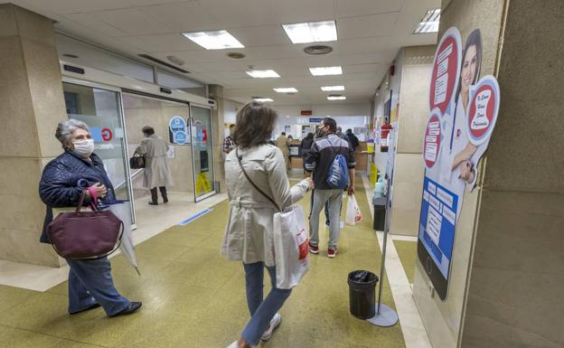 IU plantea redistribuir al personal en Atención Primaria para generar 120 plazas médicas y dar servicio hasta las 21.00 horas