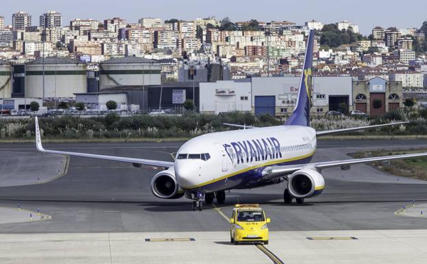 Ryanair reduce drásticamente su actividad en Santander con la retirada de cinco rutas