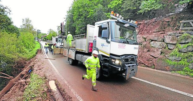 Varias carreteras de la región se han visto afectadas por argayos tras las últimas lluvias