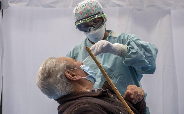 Sanidad recomienda el confinamiento voluntario en Cantabria por el alarmante número de positivos