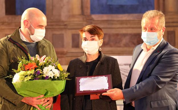 Irene Santervás recibió la distinción de Mujer Lebaniega del Año