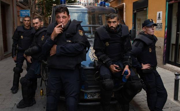 'Antidisturbios', los hombres detrás del casco y de la porra