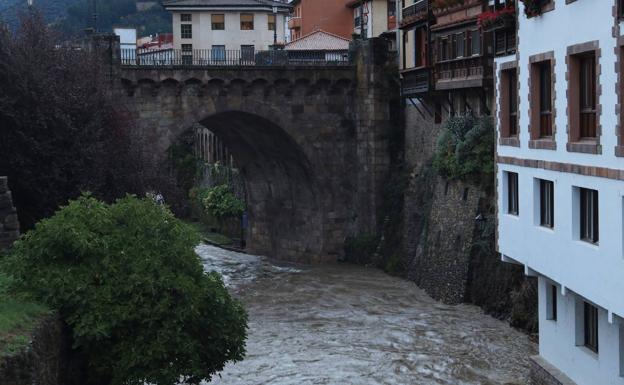 Desbordamiento de los ríos Deva y Quiviesa en Liébana