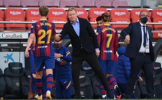 Koeman: «¿Por qué el VAR solo se utiliza en contra del Barcelona»