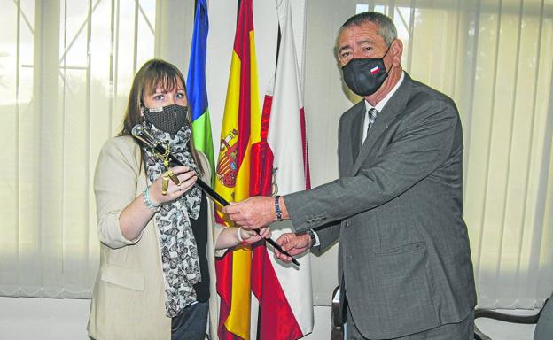 La regionalista Ángela Ruiz toma el relevo al frente del Ayuntamiento de Bareyo