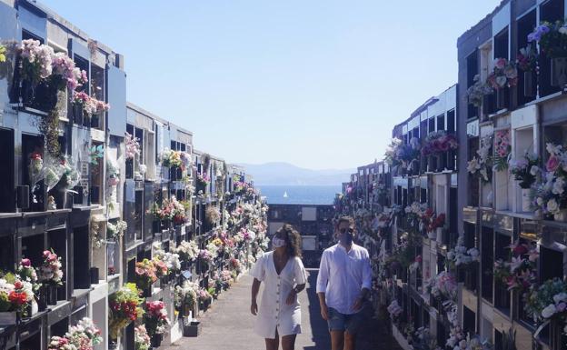 El cementerio de Ballena se prepara para Todos los Santos