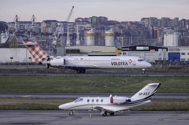 Volotea recorta la ruta a Sevilla y Ryanair, las de Valencia, Londres y Bruselas