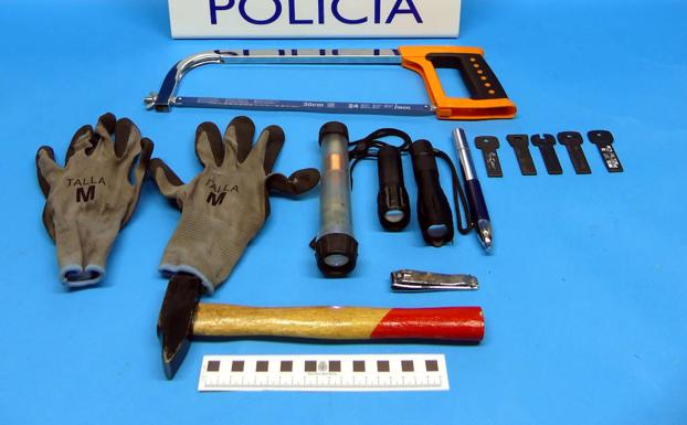 Detenido un delincuente habitual por robar una bicicleta eléctrica en un garaje de la calle Castilla