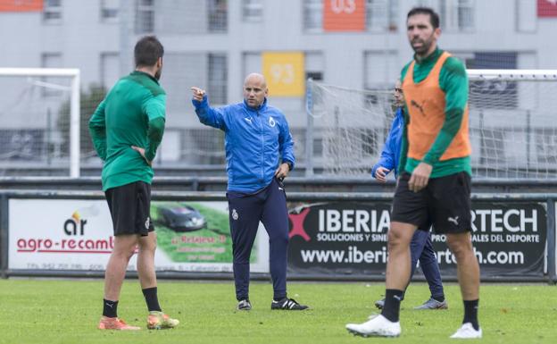 «La asignatura pendiente del equipo es hacer un partido bueno en nuestro estadio»