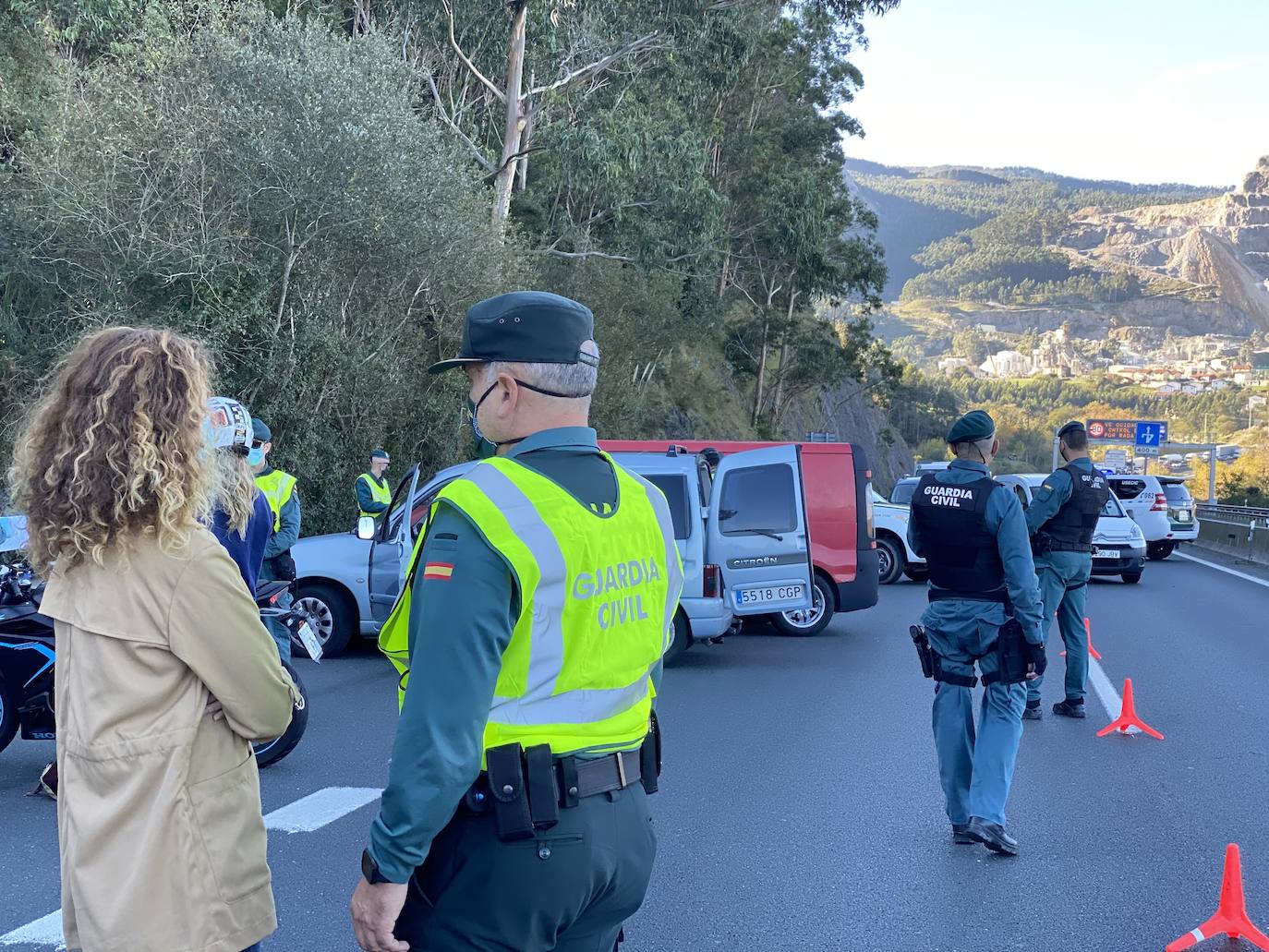 Control de la Guardia Civil en la A-8 en Castro Urdiales