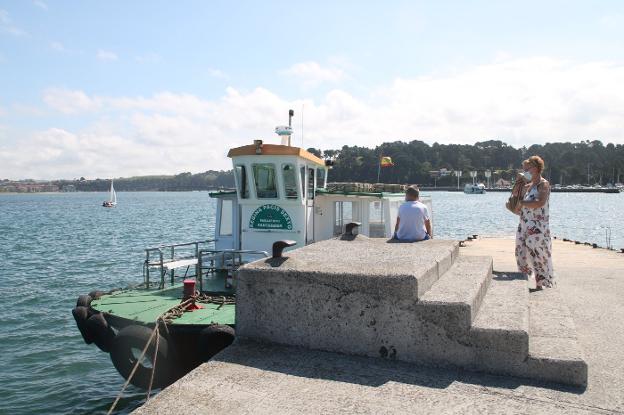 Los Reginas reducen sus viajes diarios entre Somo y Santander por la caída de pasajeros