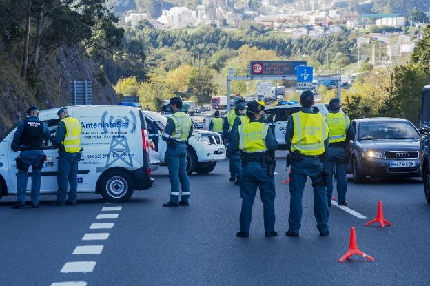 El tráfico cae un 40% en Cantabria en un primer fin de semana de cierre casi sin infractores