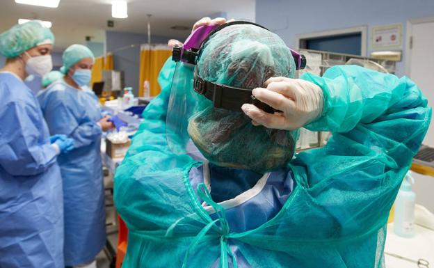 Cantabria suma otros dos fallecidos por covid y suben a 135 los hospitalizados