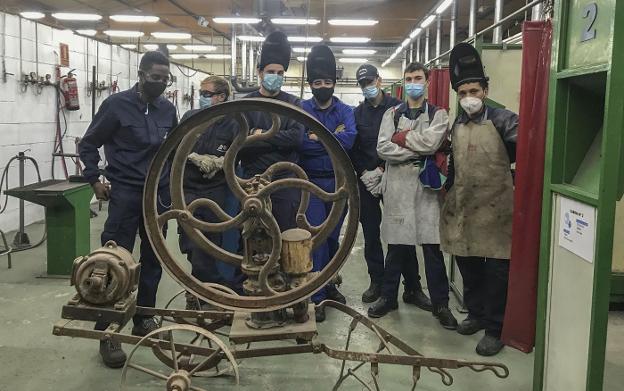 Alumnos del instituto Los Remedios van a diseñar mobiliario urbano para El Astillero