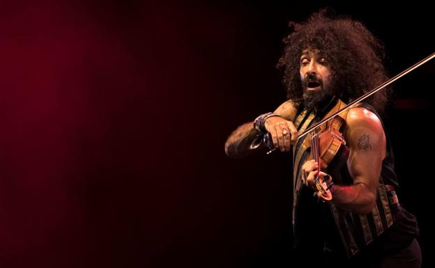 Ara Malikian honra a los fallecidos con música